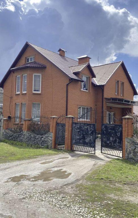 Продаж будинку 230 м²