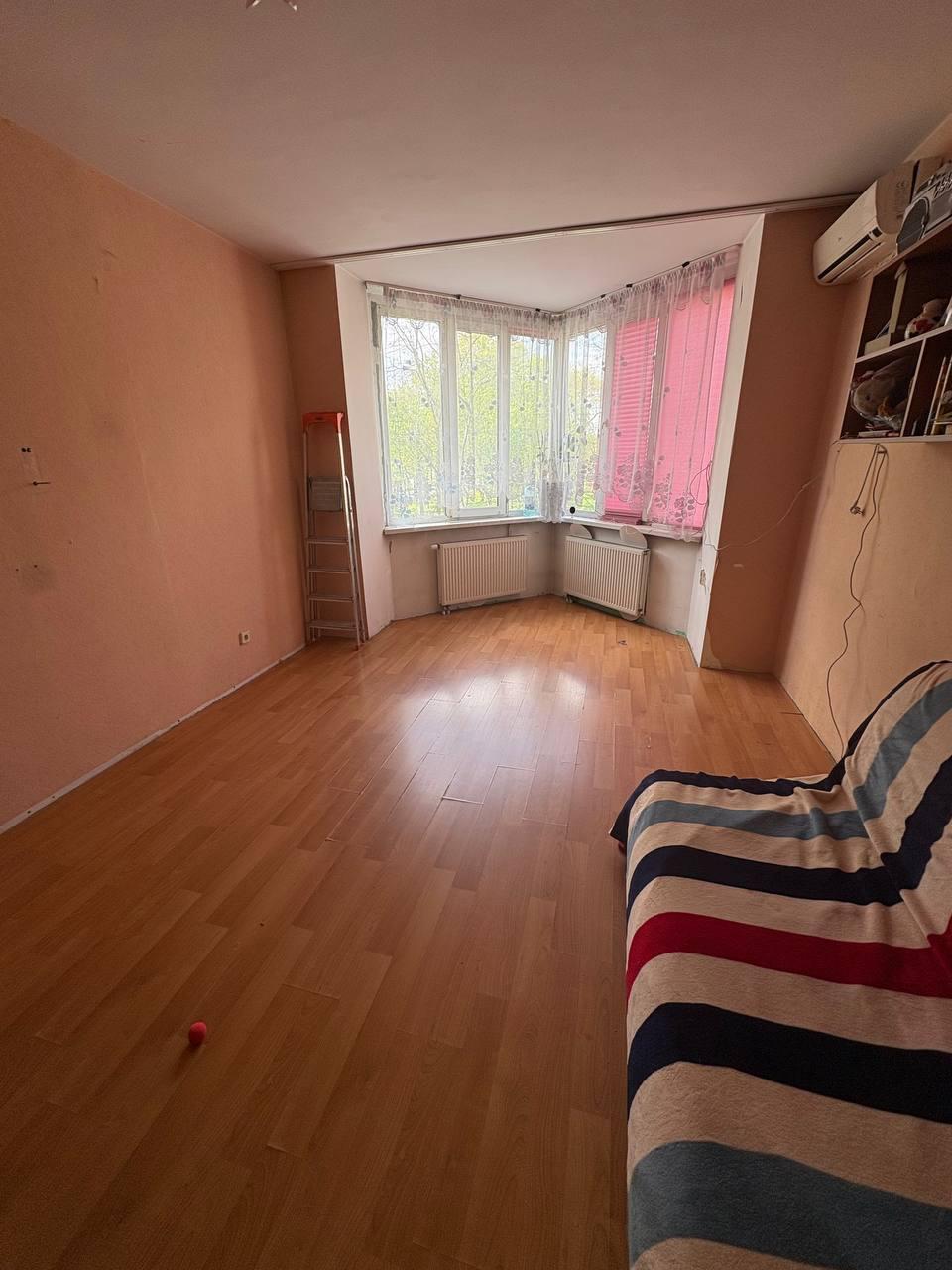 Продаж 2-кімнатної квартири 70 м², Салютна вул., 1Б