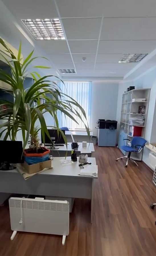 Оренда офісу 240 м², Дніпровська наб., 26Ж