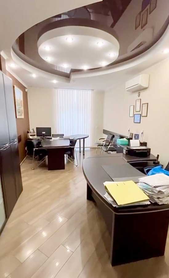 Оренда офісу 240 м², Дніпровська наб., 26Ж