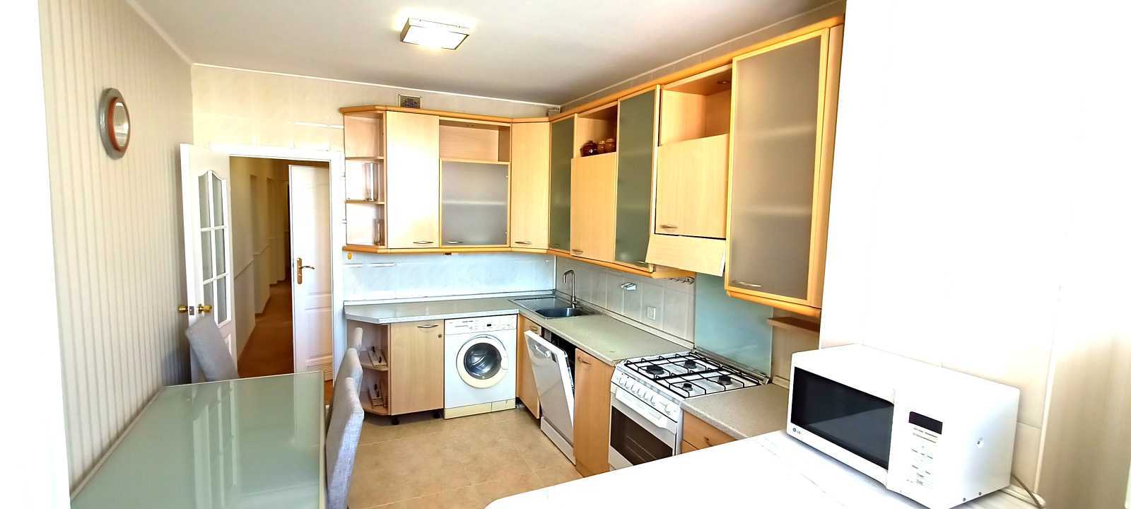 Продаж 3-кімнатної квартири 82 м², Генерала Алмазова вул., 6