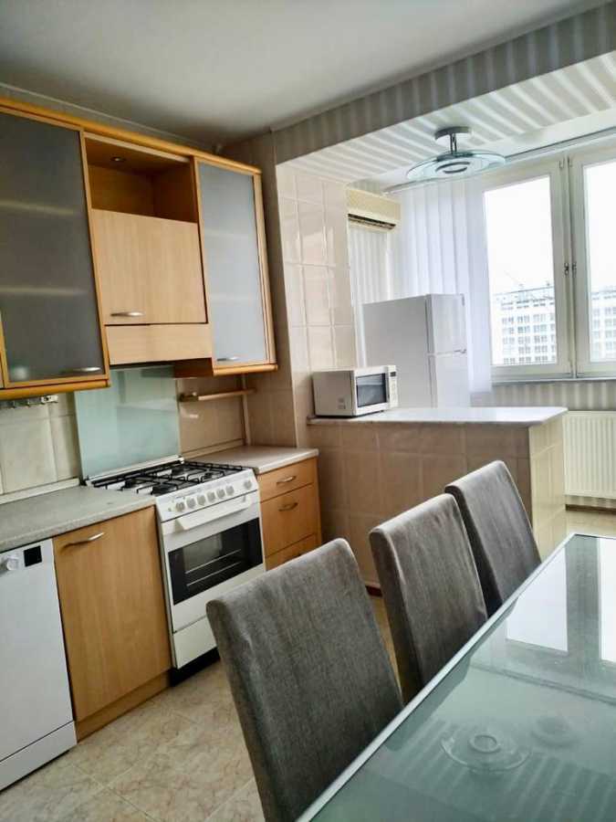 Продаж 3-кімнатної квартири 82 м², Генерала Алмазова вул., 6