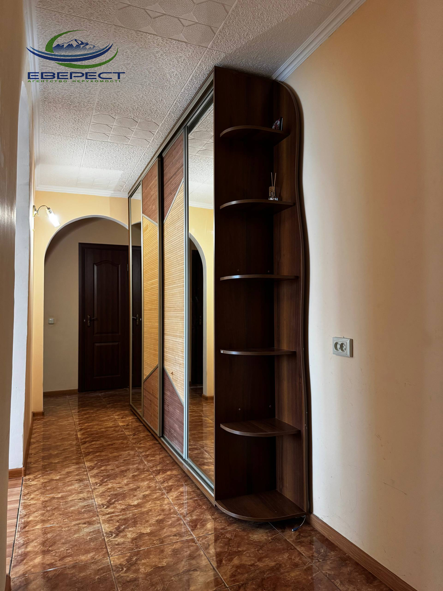 Продажа 3-комнатной квартиры 65 м²