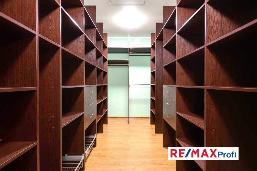 Продаж будинку 450 м², Освіти