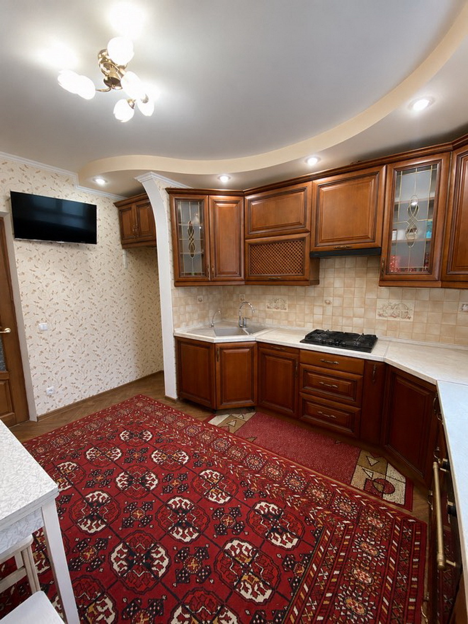 Продажа 4-комнатной квартиры 87 м², Озерная ул.
