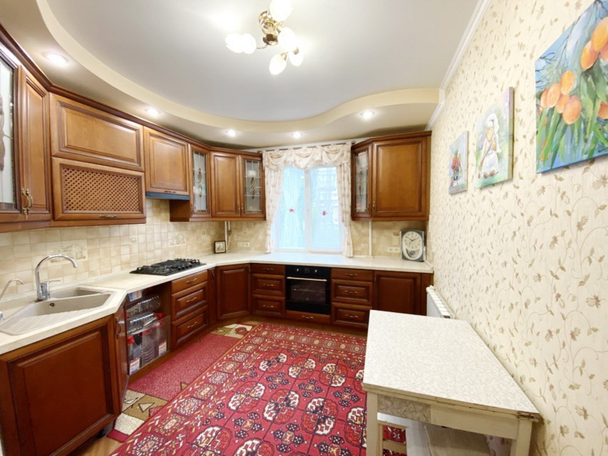 Продажа 4-комнатной квартиры 87 м², Озерная ул.