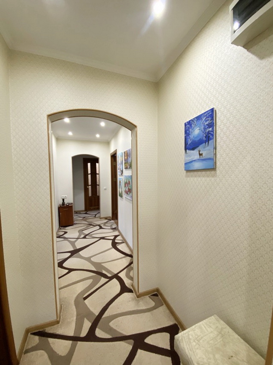 Продажа 4-комнатной квартиры 87 м², Озерная ул.