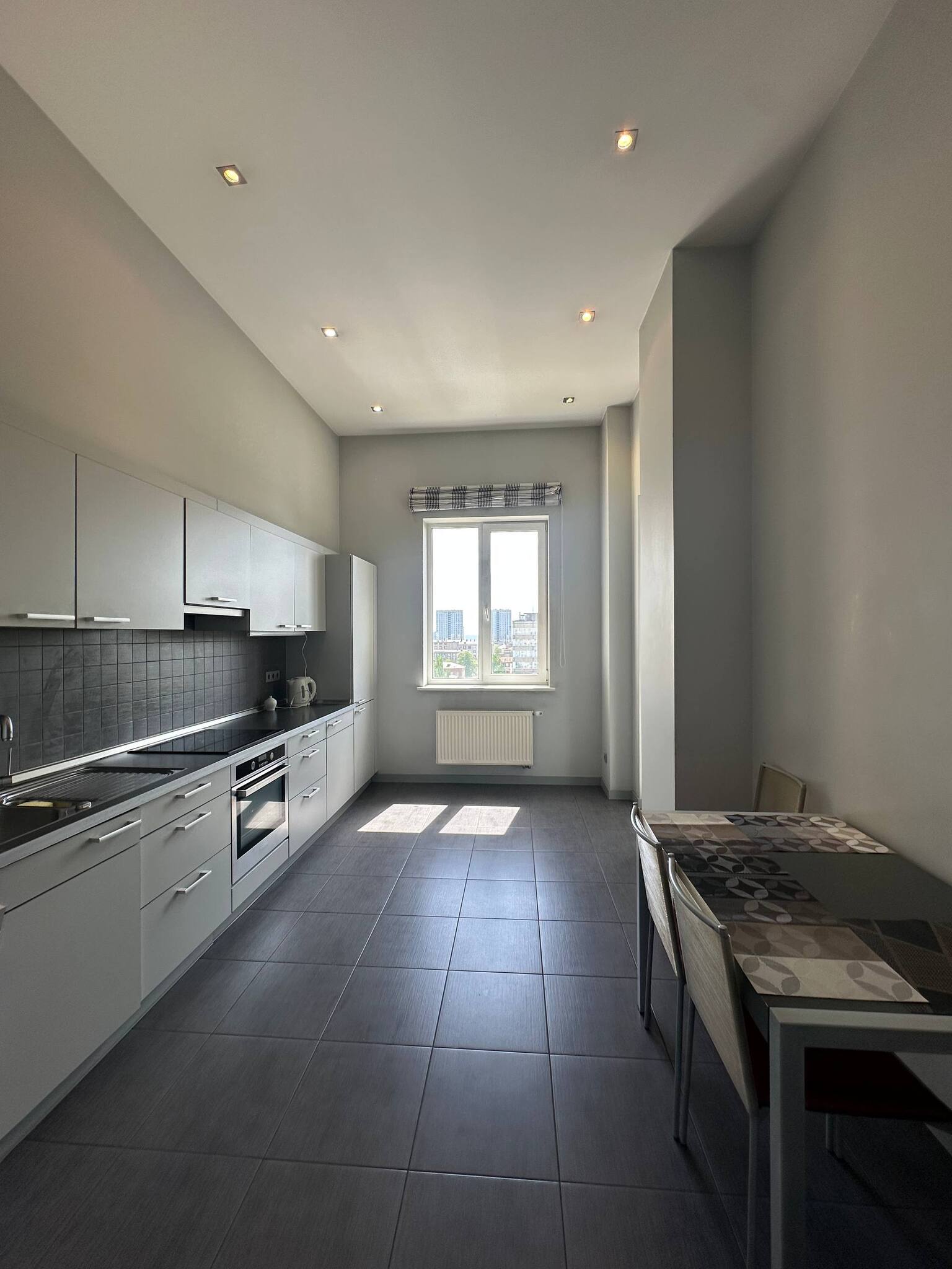 Аренда 3-комнатной квартиры 130 м², Василия Жуковского ул., 21А