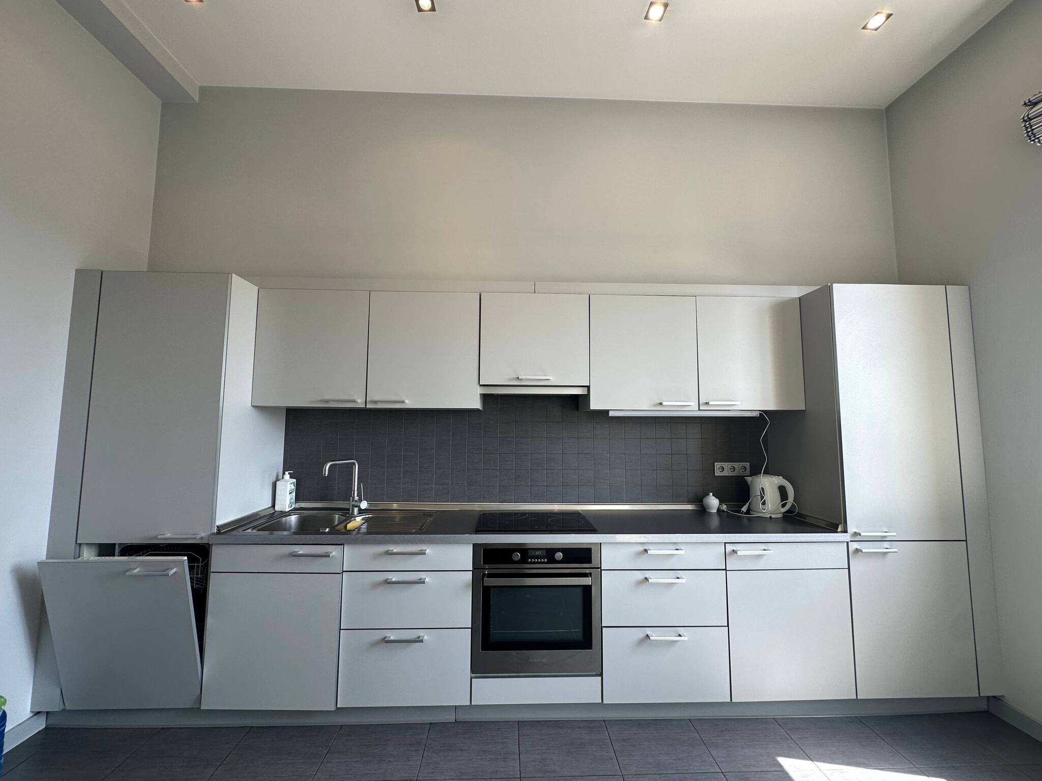 Аренда 3-комнатной квартиры 130 м², Василия Жуковского ул., 21А
