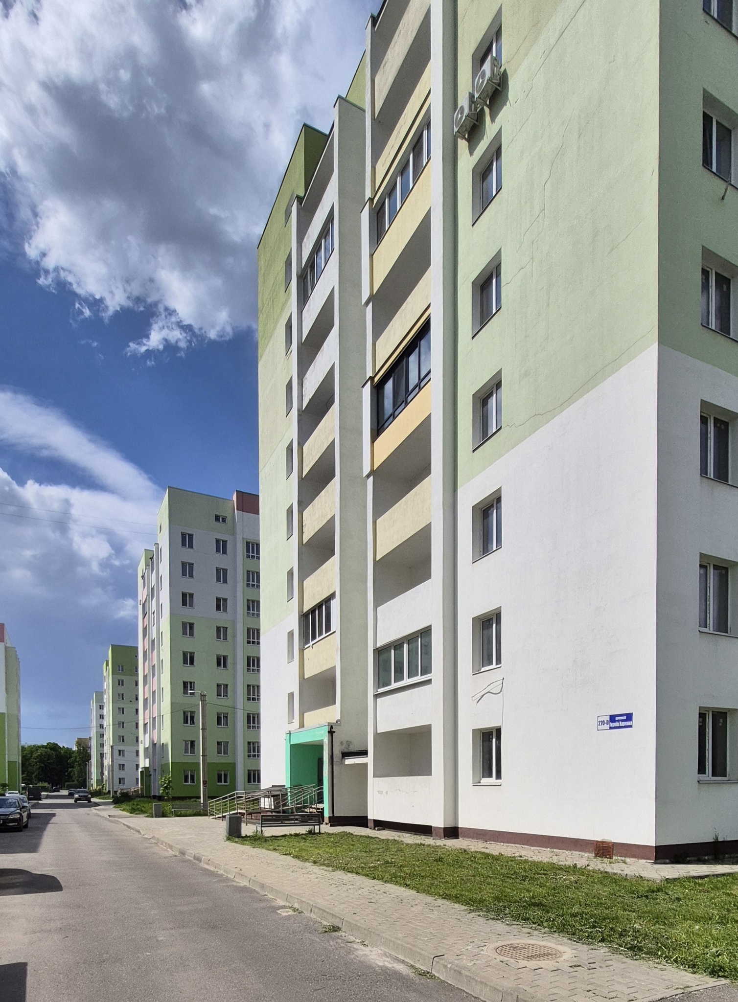 Продаж 2-кімнатної квартири 73 м², Героїв Харькова просп., 270В