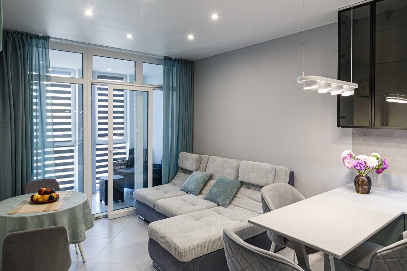 Оренда 1-кімнатної квартири 43.8 м², Салютна вул., 2