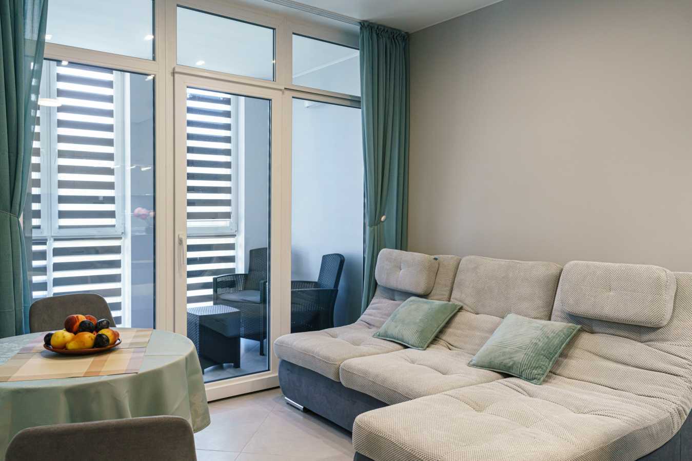 Оренда 1-кімнатної квартири 43.8 м², Салютна вул., 2