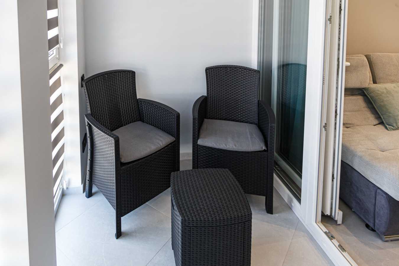 Оренда 1-кімнатної квартири 43.8 м², Салютна вул., 2