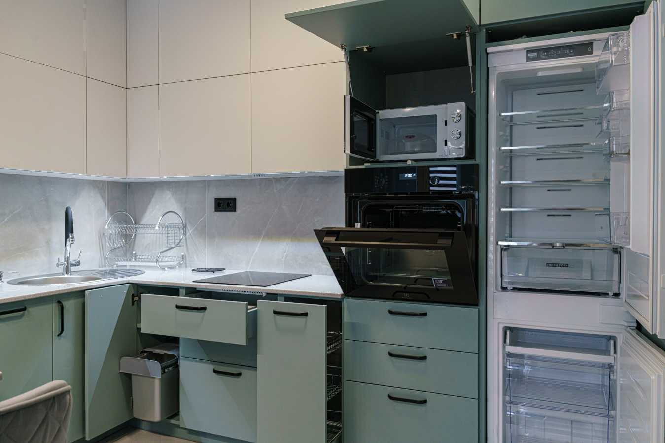 Оренда 1-кімнатної квартири 43.8 м², Салютна вул., 2