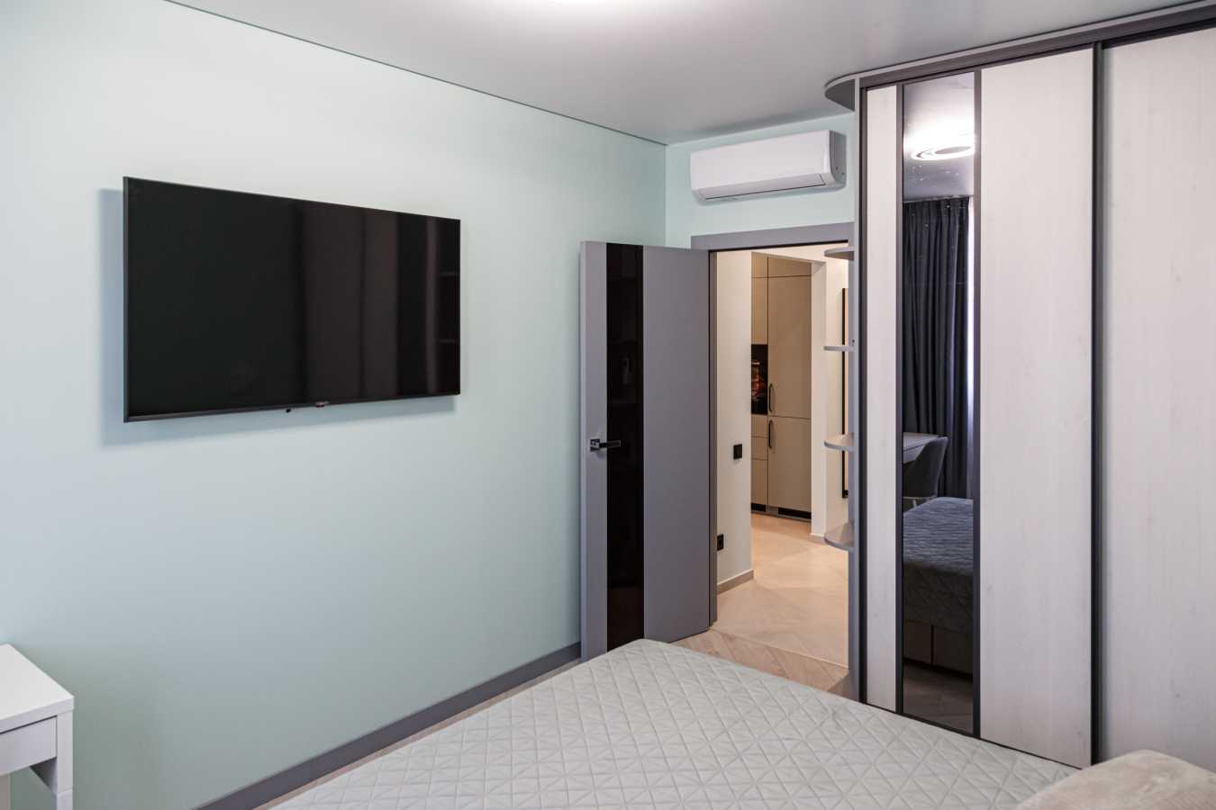 Оренда 1-кімнатної квартири 43.8 м², Салютна вул., 2