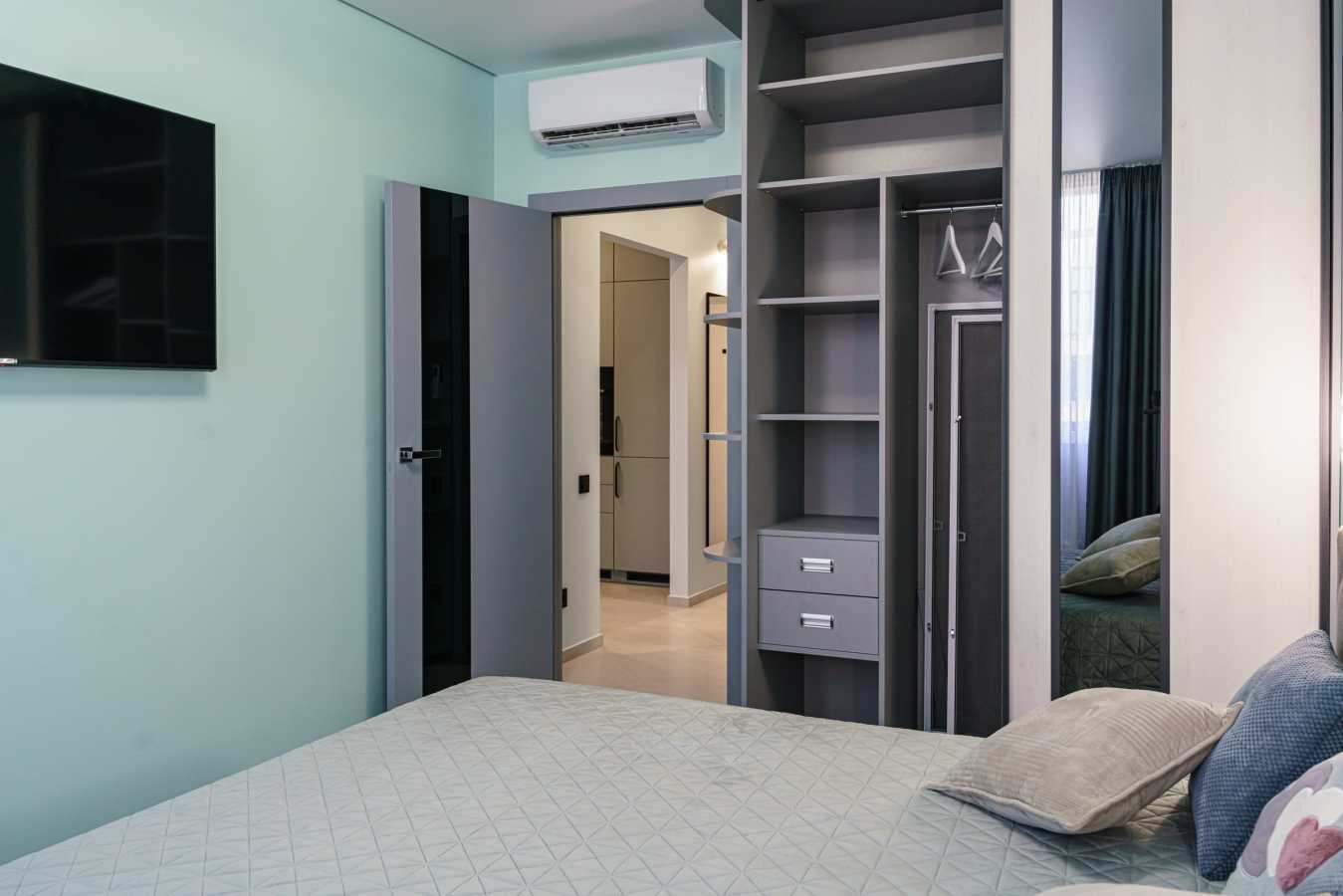 Оренда 1-кімнатної квартири 43.8 м², Салютна вул., 2