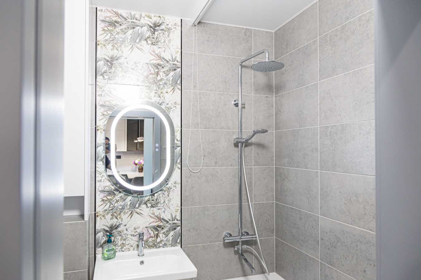 Оренда 1-кімнатної квартири 43.8 м², Салютна вул., 2