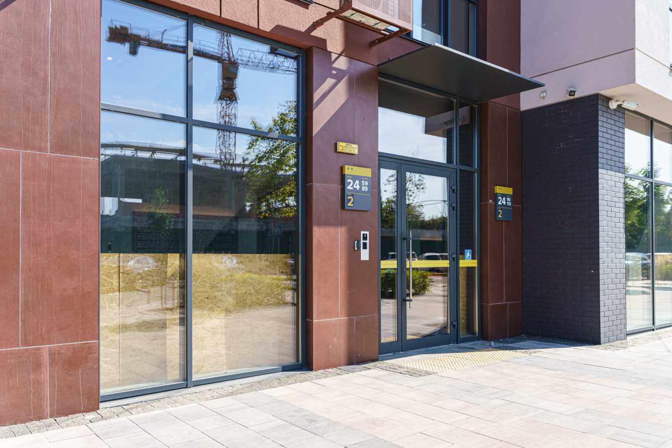 Оренда 1-кімнатної квартири 43.8 м², Салютна вул., 2