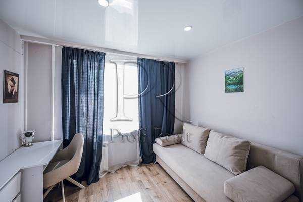 Продажа 3-комнатной квартиры 68 м², Щусева ул., 34/1