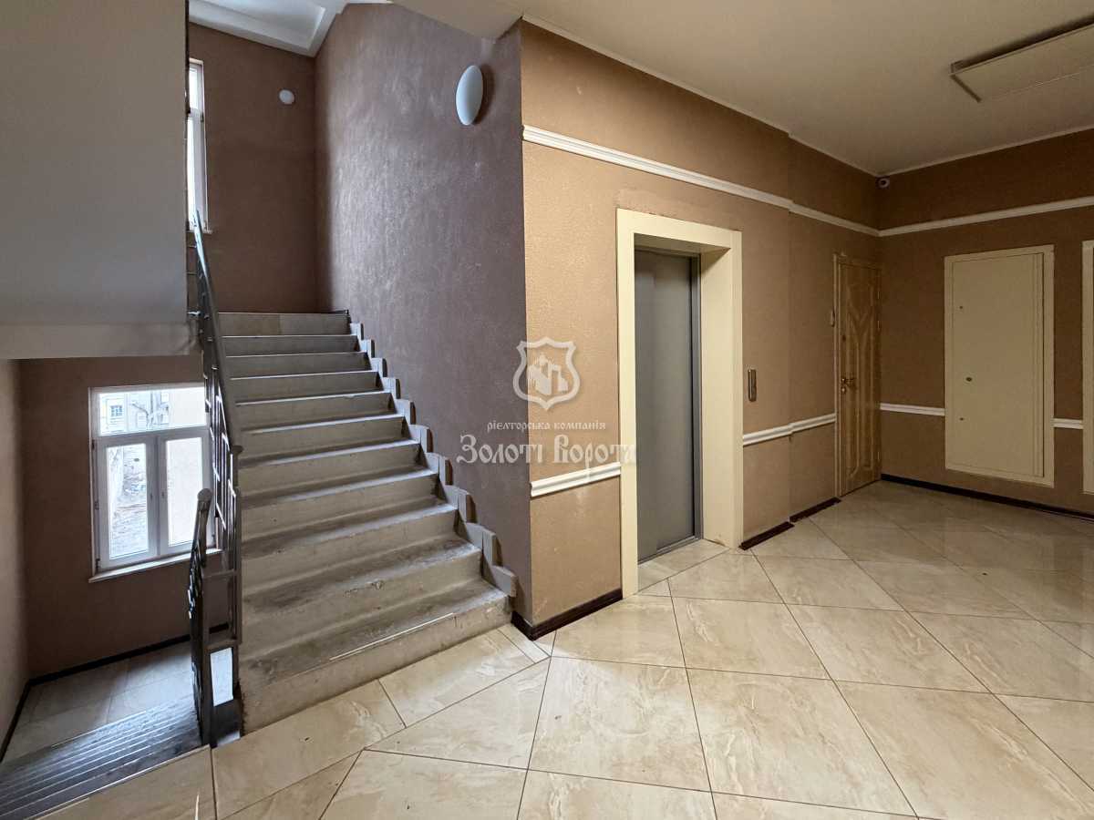 Продажа 2-комнатной квартиры 77 м², Щекавицкая ул., 53
