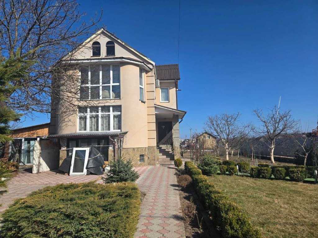 Продаж 4-кімнатної квартири 140.6 м², Незалежності