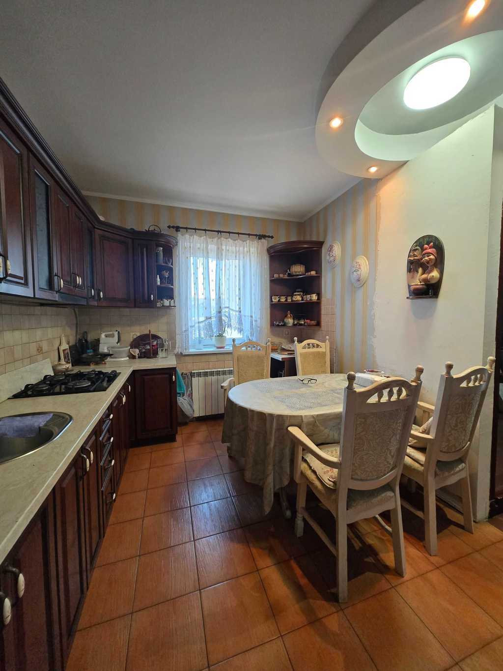 Продаж 4-кімнатної квартири 140.6 м², Незалежності