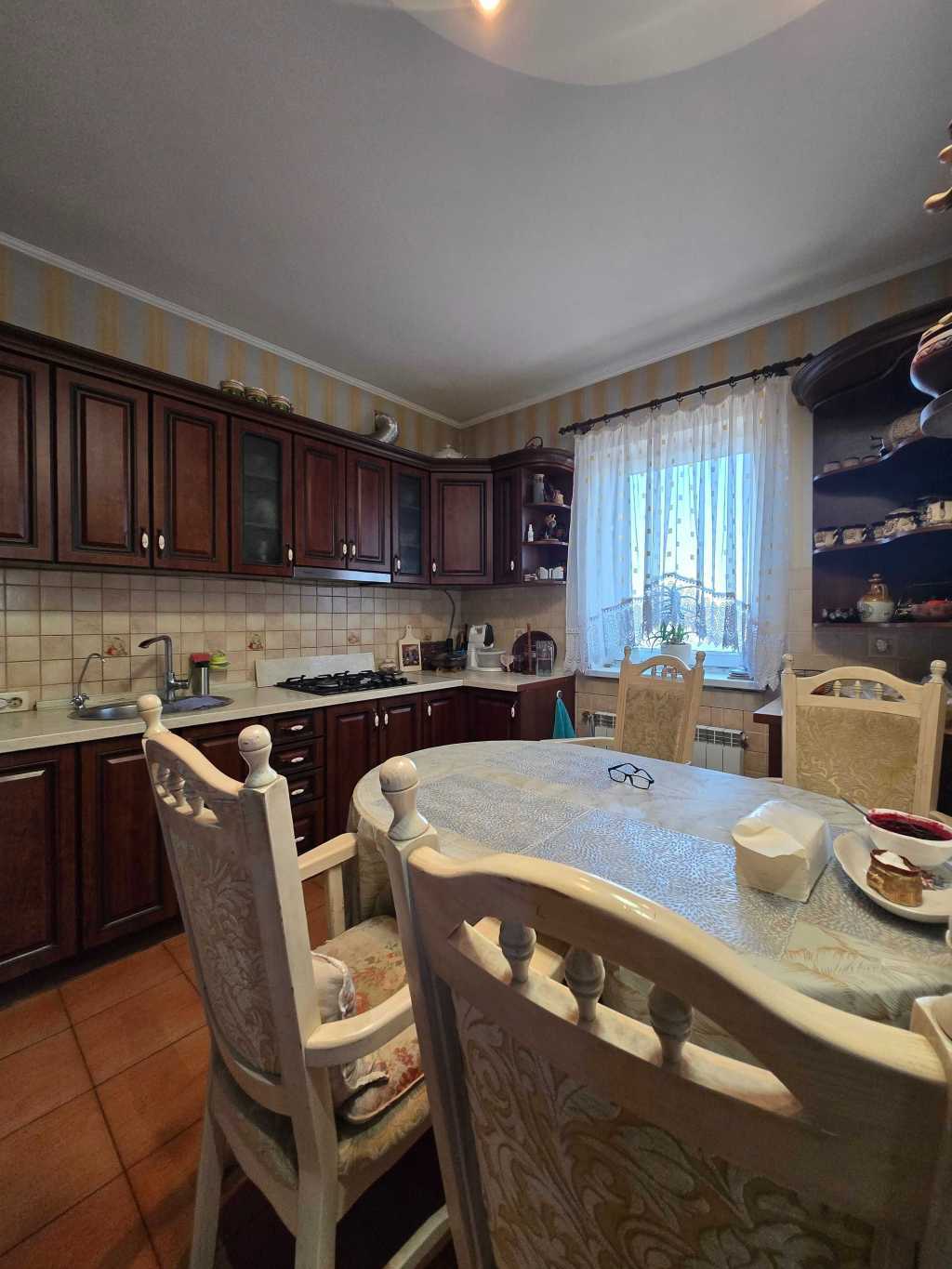 Продаж 4-кімнатної квартири 140.6 м², Незалежності