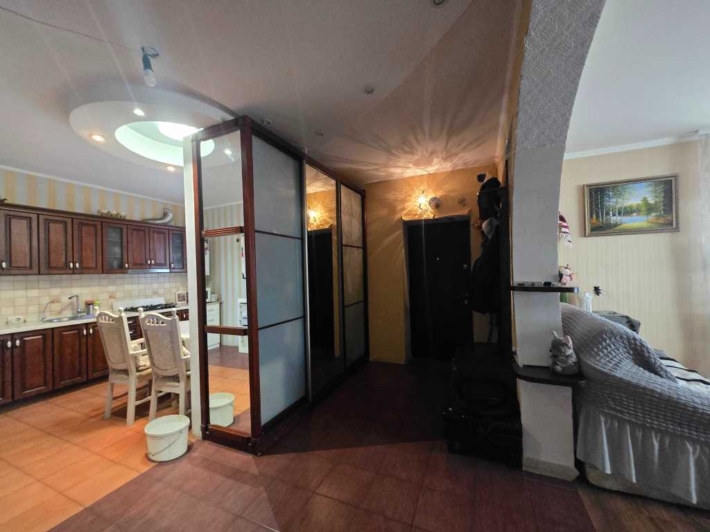 Продаж 4-кімнатної квартири 140.6 м², Незалежності
