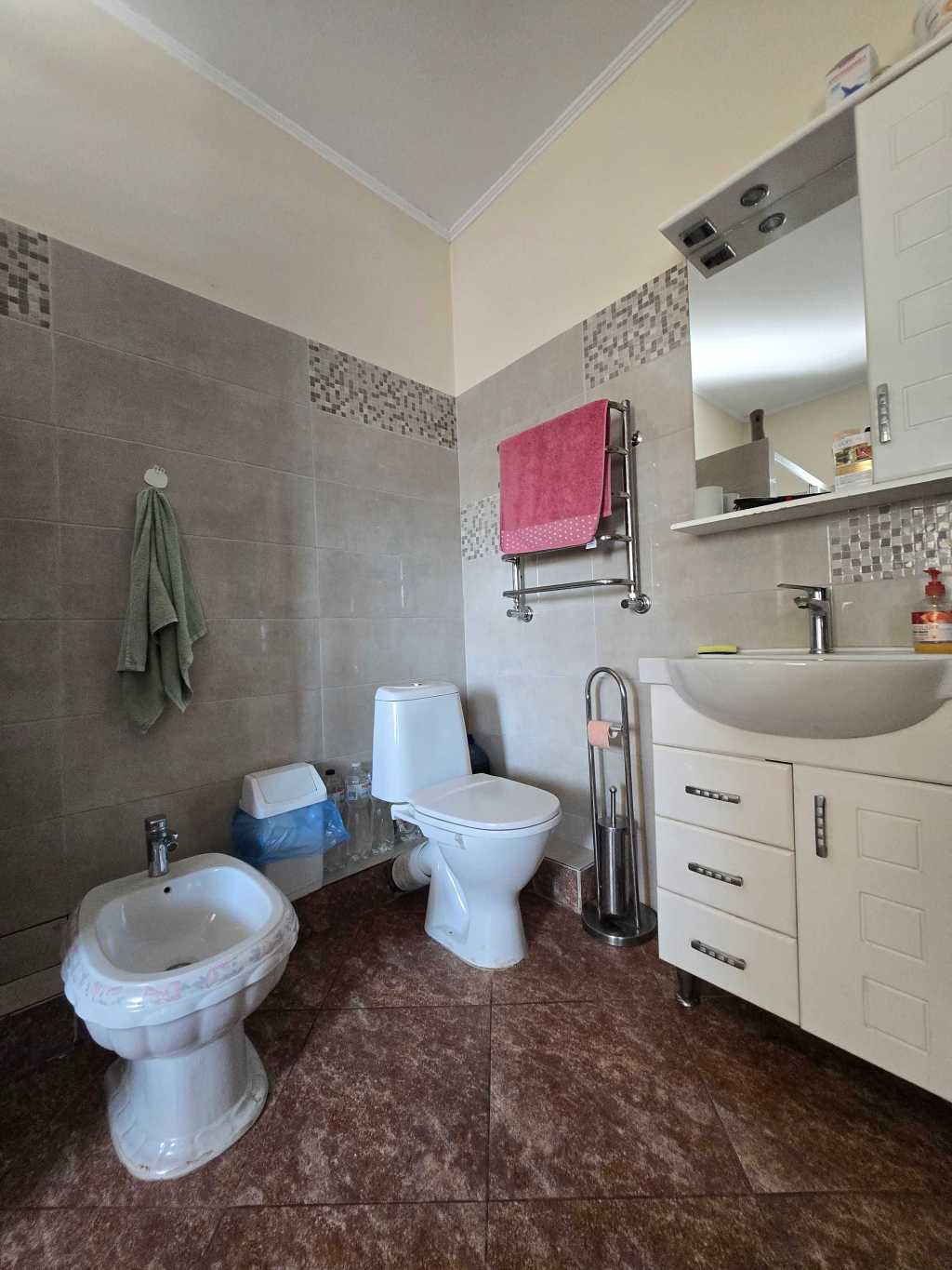 Продаж 4-кімнатної квартири 140.6 м², Незалежності