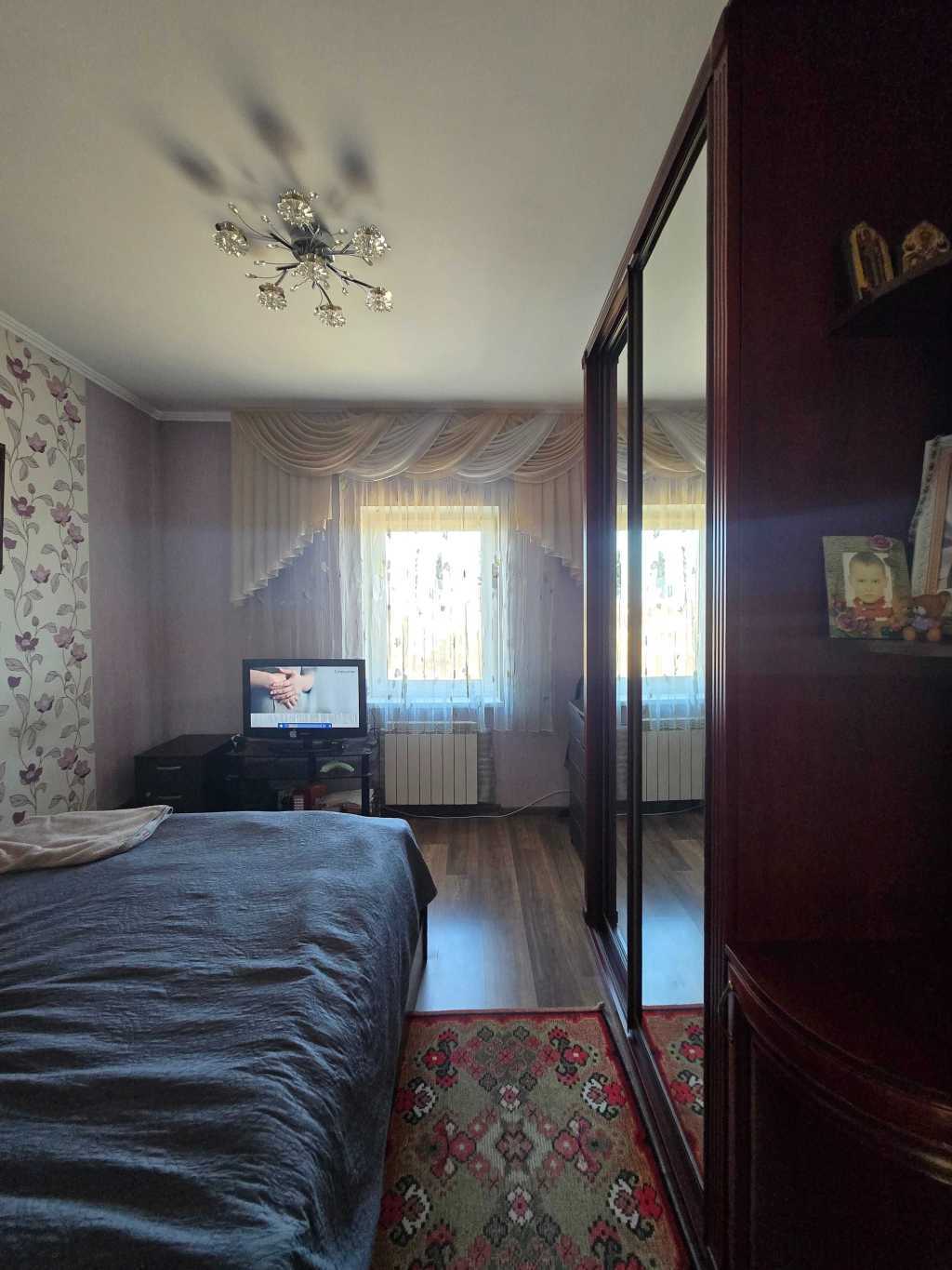 Продаж 4-кімнатної квартири 140.6 м², Незалежності