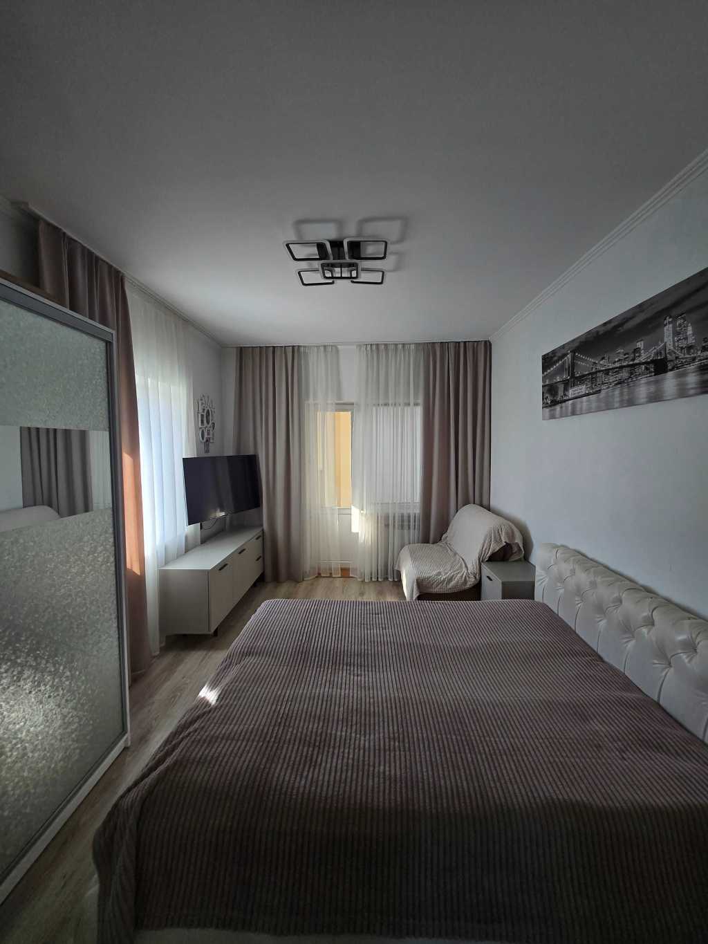 Продаж 4-кімнатної квартири 140.6 м², Незалежності