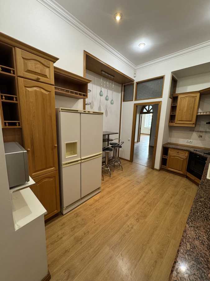 Аренда офиса 195 м², Саксаганского ул., 99