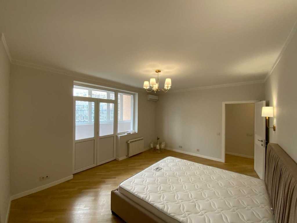 Продаж 3-кімнатної квартири 106 м², Раїси Окіпної вул., 10Б