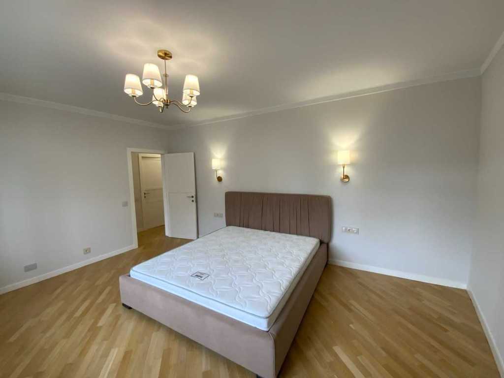 Продаж 3-кімнатної квартири 106 м², Раїси Окіпної вул., 10Б