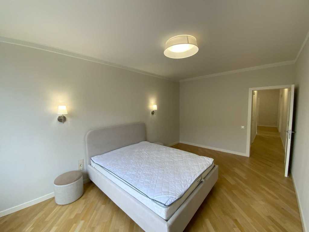 Продаж 3-кімнатної квартири 106 м², Раїси Окіпної вул., 10Б