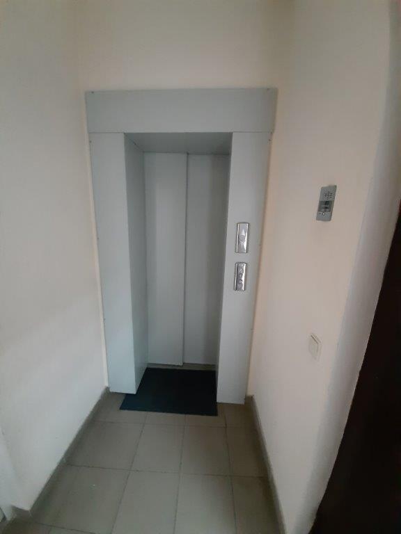 Оренда офісу 82 м², Кирилівська вул., 1