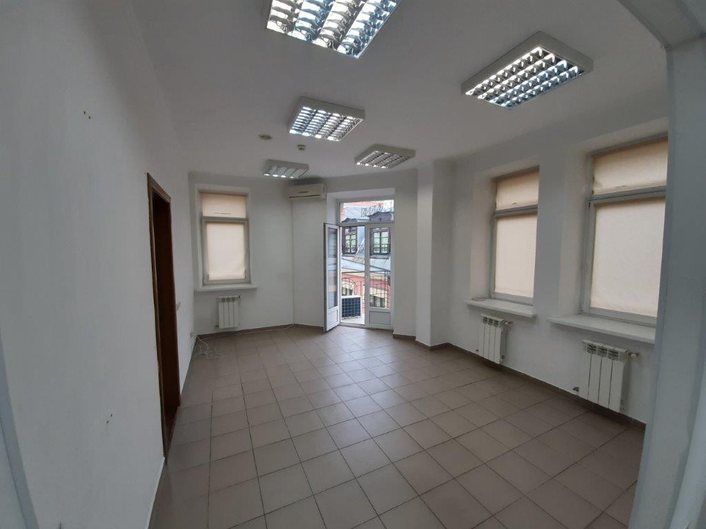 Оренда офісу 82 м², Кирилівська вул., 1