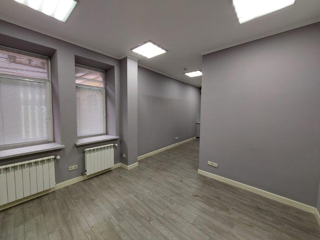 Оренда офісу 82 м², Кирилівська вул., 1