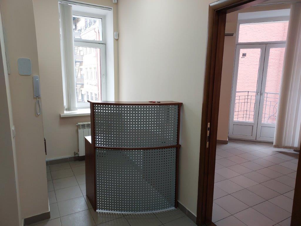 Оренда офісу 82 м², Кирилівська вул., 1