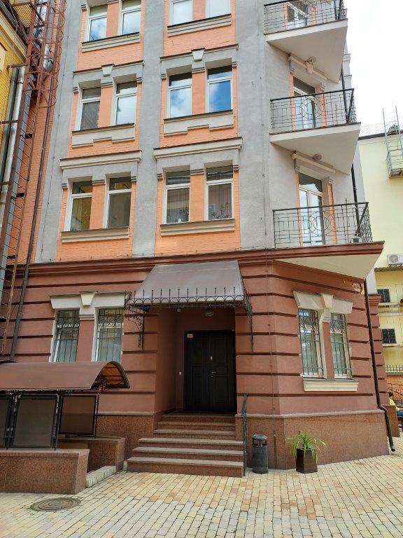 Оренда офісу 82 м², Кирилівська вул., 1
