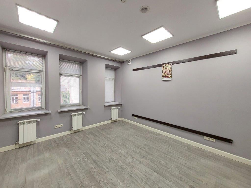 Оренда офісу 82 м², Кирилівська вул., 1