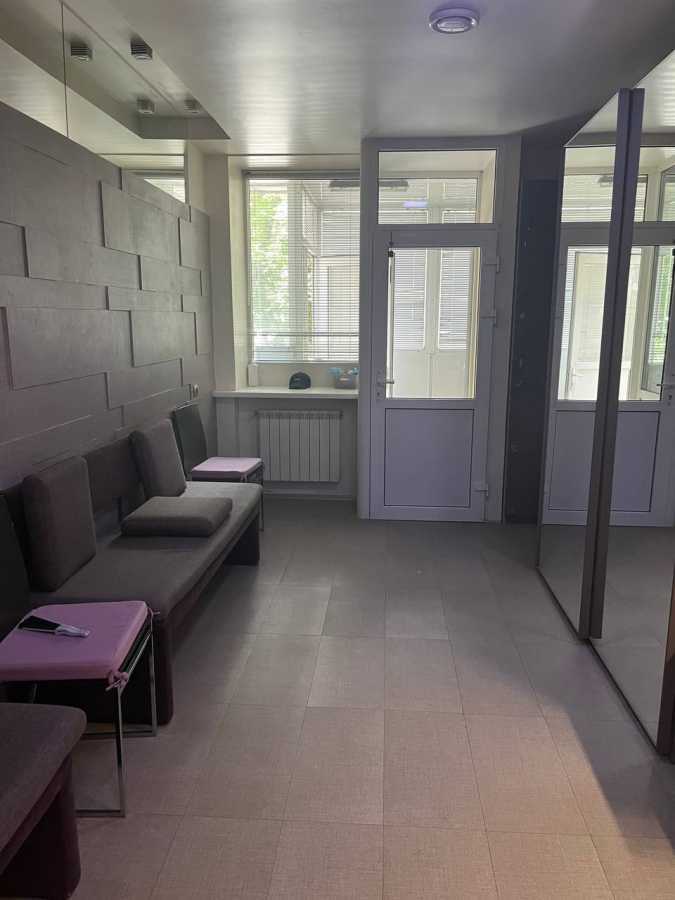 Продаж приміщення вільного призначення 68 м², Берестейський, 30