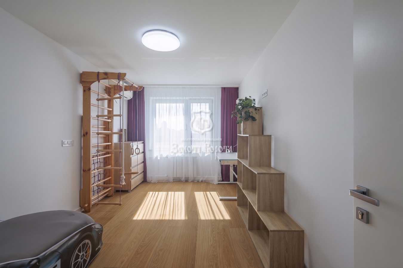Продаж 3-кімнатної квартири 68.3 м², Оболонський просп., 13
