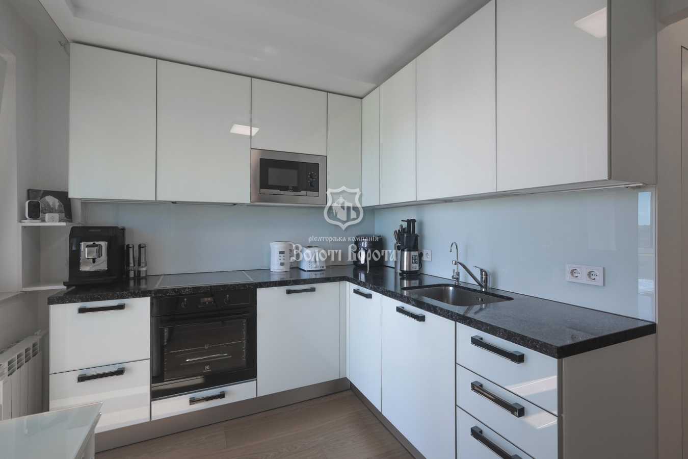 Продаж 3-кімнатної квартири 68.3 м², Оболонський просп., 13