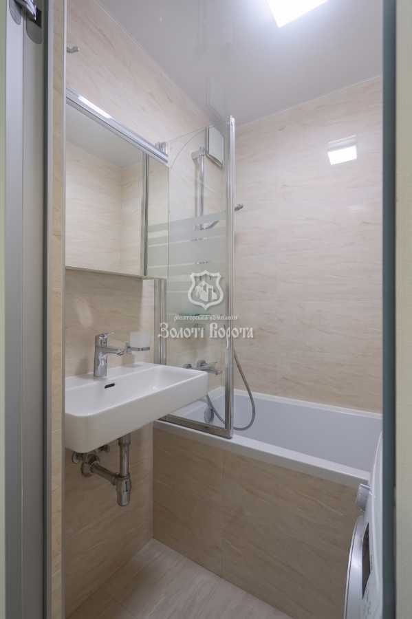 Продаж 3-кімнатної квартири 68.3 м², Оболонський просп., 13