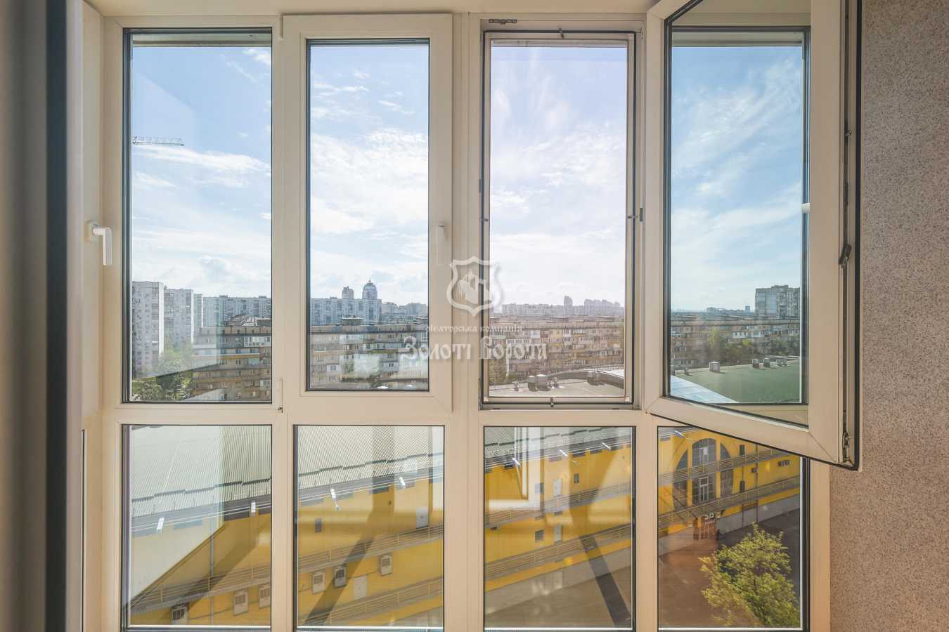 Продаж 3-кімнатної квартири 68.3 м², Оболонський просп., 13