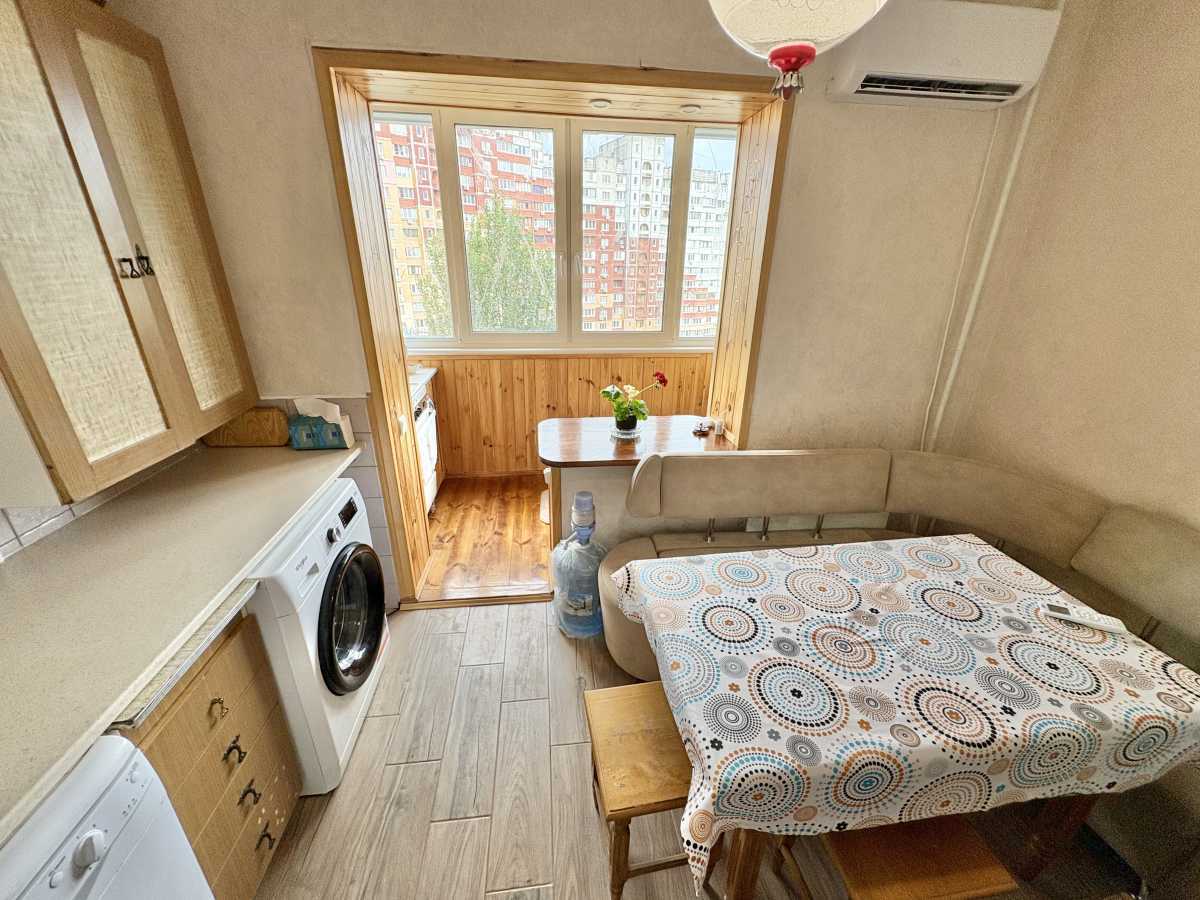 Продаж 2-кімнатної квартири 59 м², Миколи Закревського вул., 5