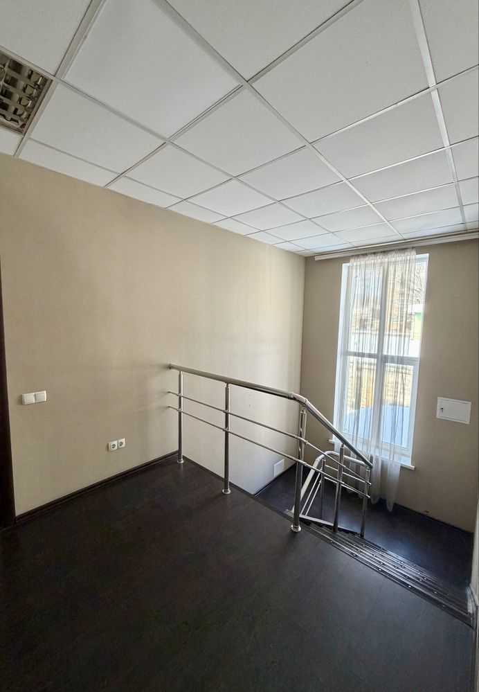 Продаж приміщення вільного призначення 470.6 м², Тропініна вул., 4Б