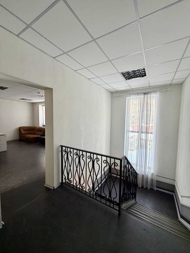 Продаж приміщення вільного призначення 470.6 м², Тропініна вул., 4Б