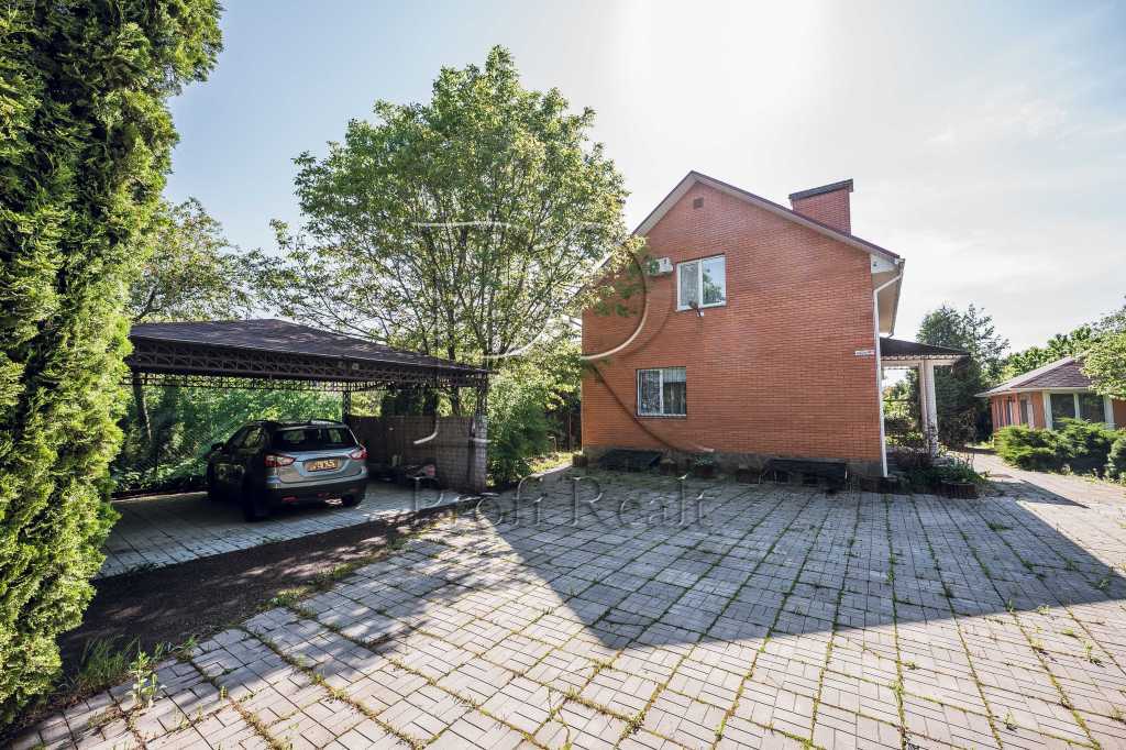 Продаж будинку 218 м²